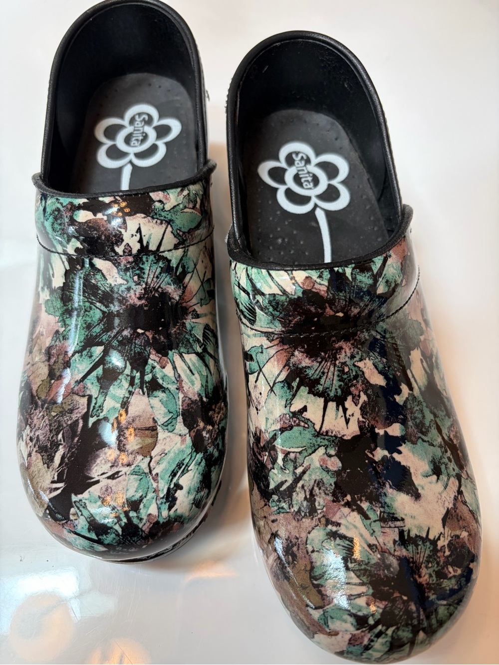 #826 Sanita Floral-Pattern Slip-On Clogs in Black and Mint. Comfy!